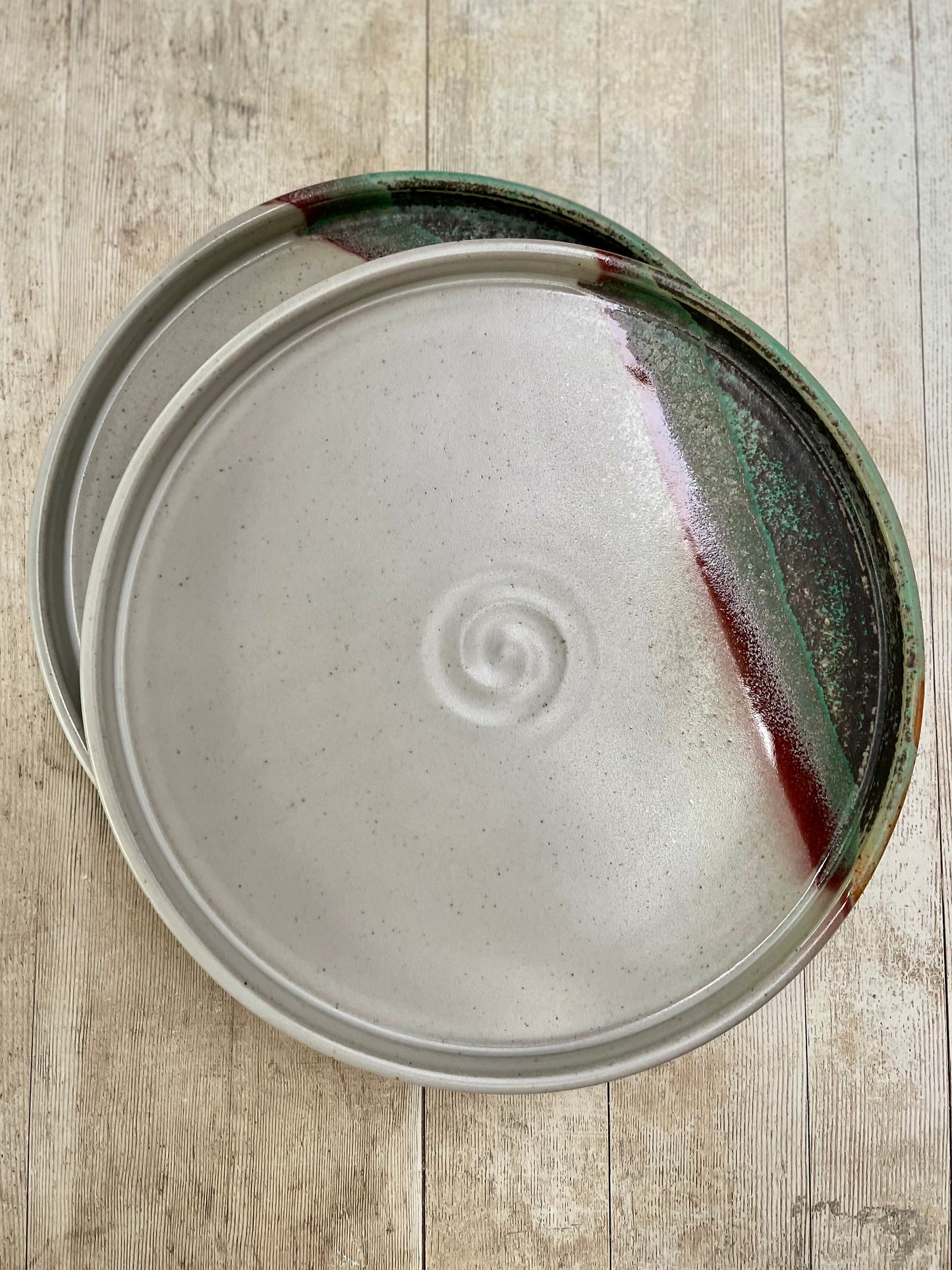 Lipped plates (Signature Collection)