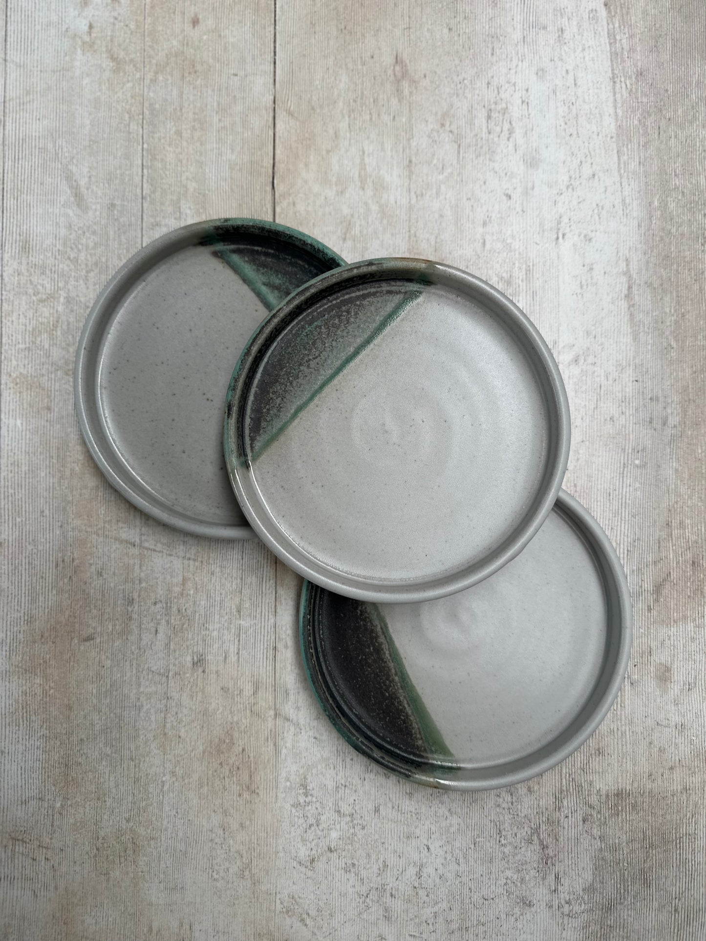 Lipped plates (Signature Collection)