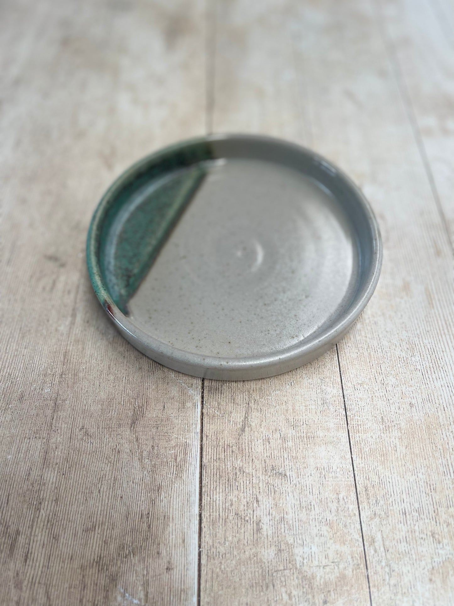 Lipped plates (Signature Collection)