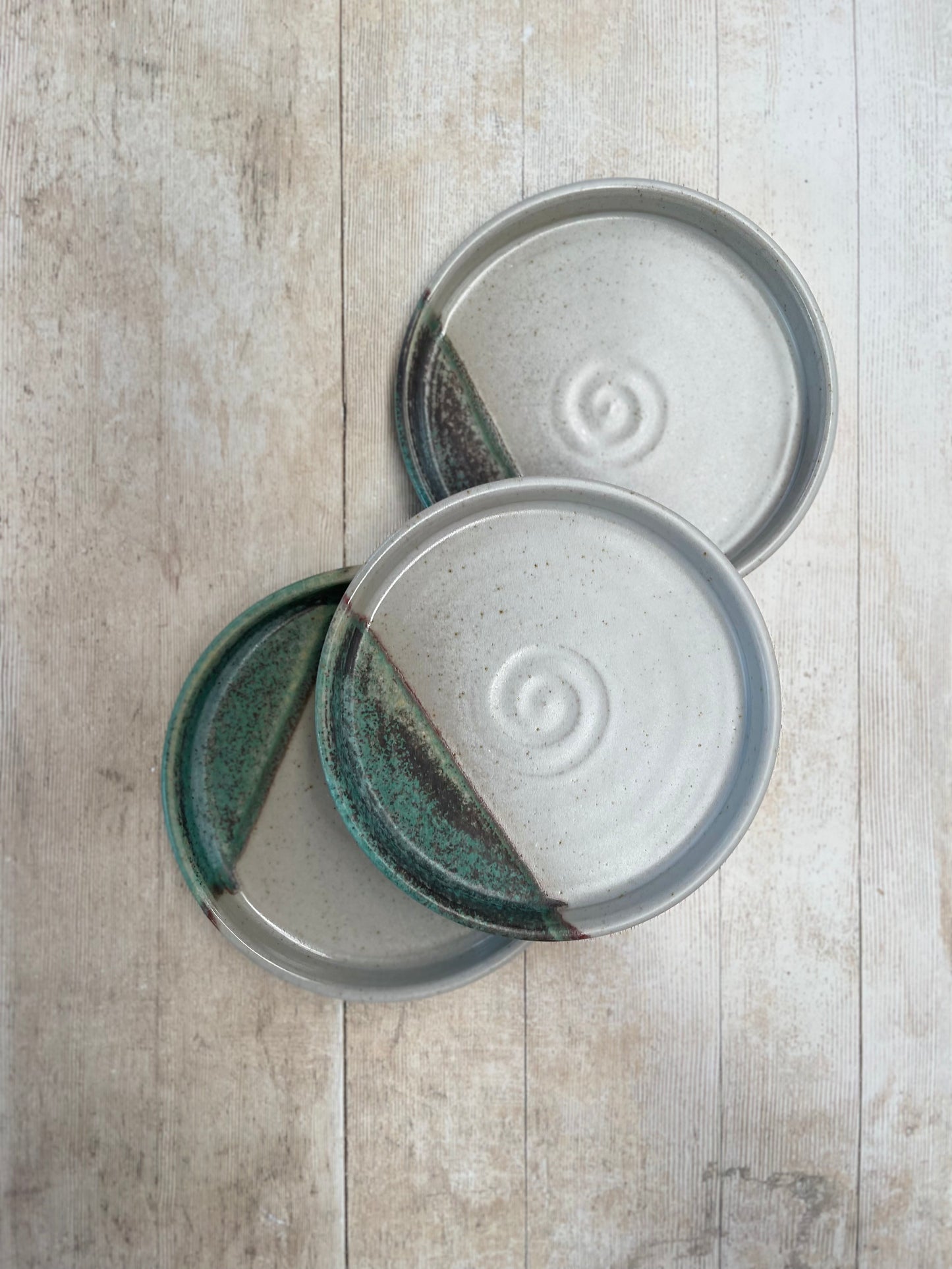 Lipped plates (Signature Collection)