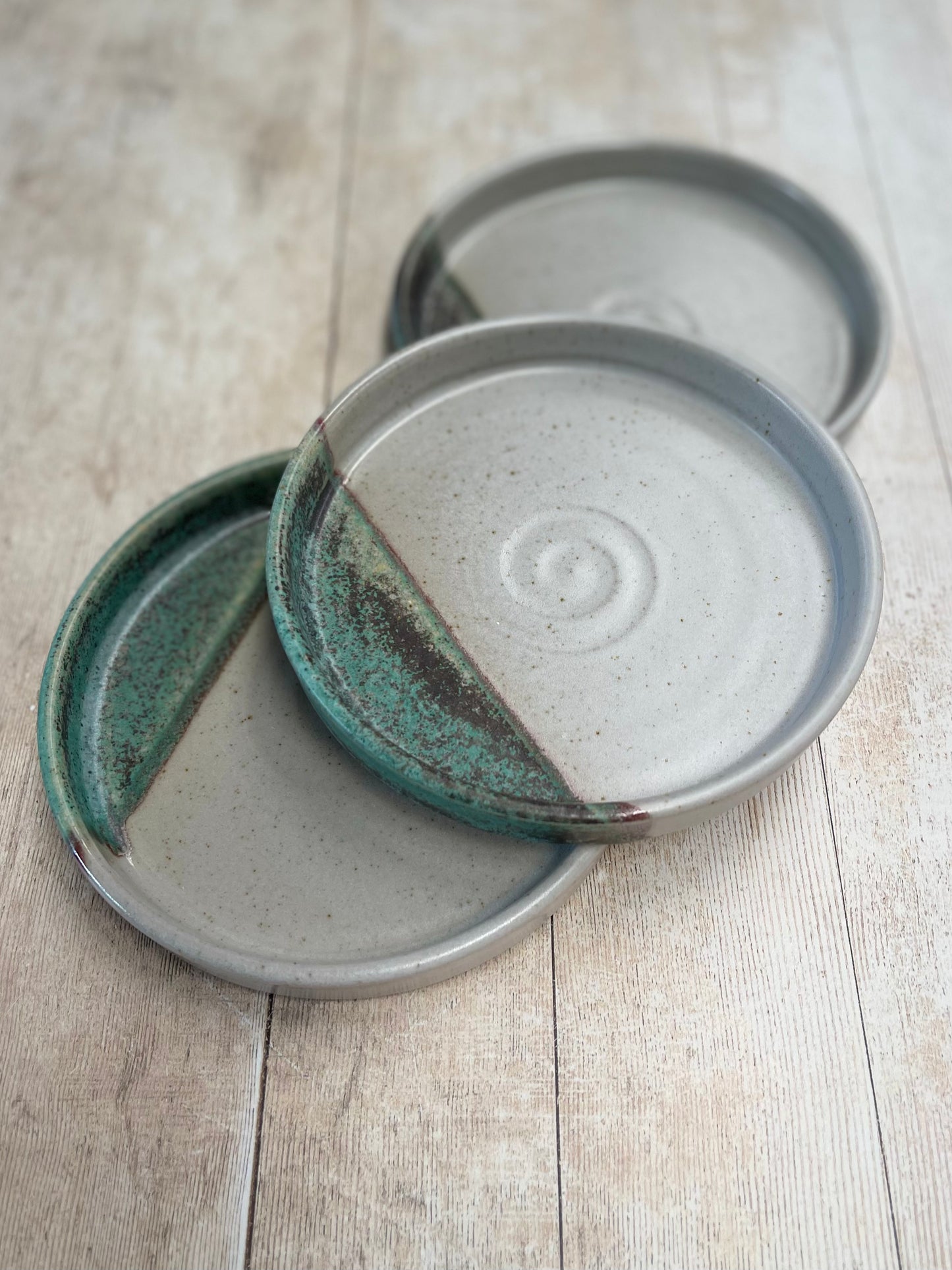 Lipped plates (Signature Collection)